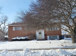 2104 N Gayman Ave, Davenport, IA 52804