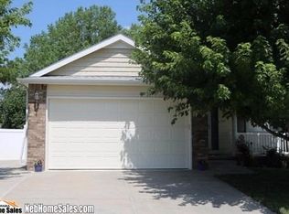 7000 N Steamboat Dr, Lincoln, NE 68521