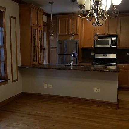 2nd image of 1704 W Belle Plaine Ave