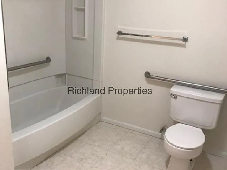 300 W Clay St #1 — Photo 2