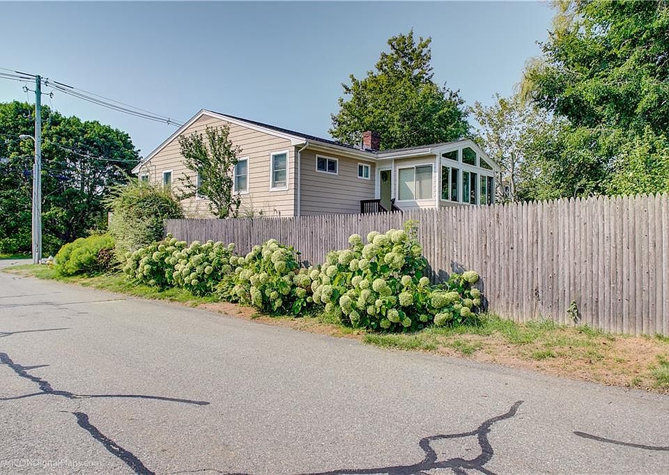 132 Ruggles Ave, Newport, RI 02840 Zillow