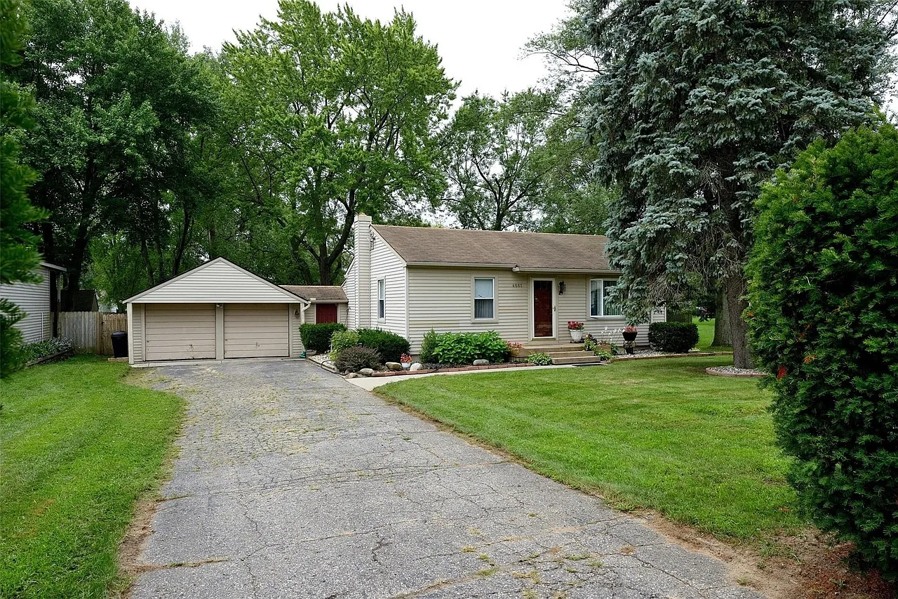 4661 Midland Ave photo 1