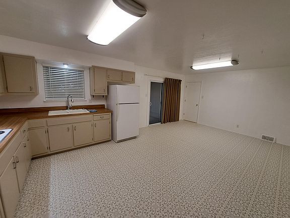 5th image of 3209 Betts Dr NE