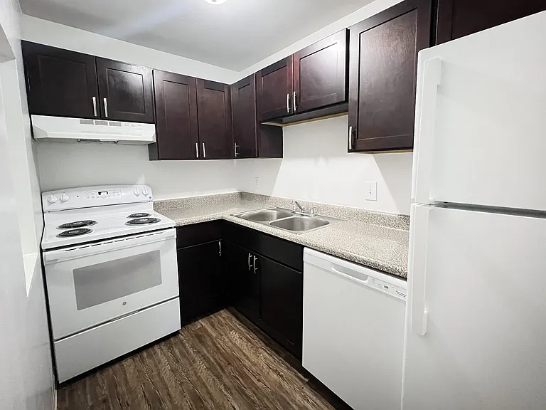 Twin Gables Apartments — Photo 20