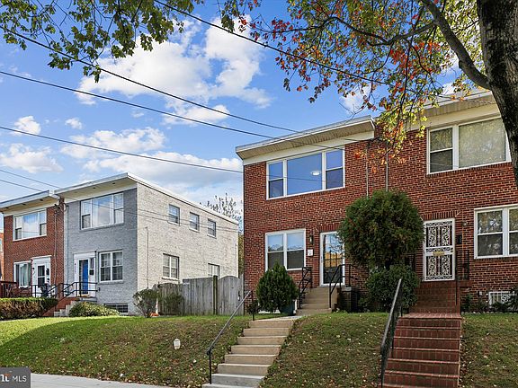 3rd image of 4005 Clay Pl NE