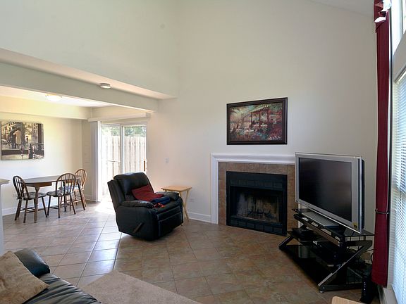 2nd image of 1226 N Knollwood Dr