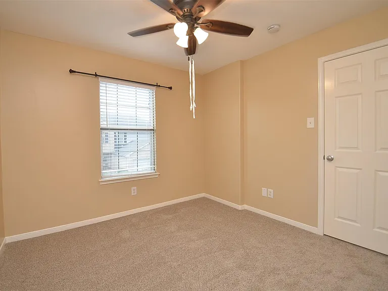 2911 Meadowglen Cv — Photo 31