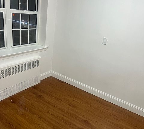 2nd image of 2554 77th St #2