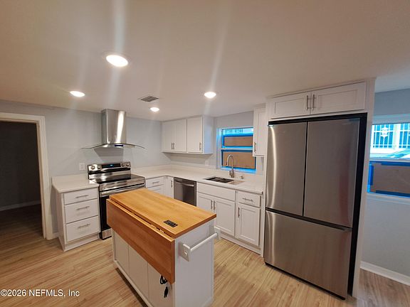 3rd image of 4729 PARIS Avenue