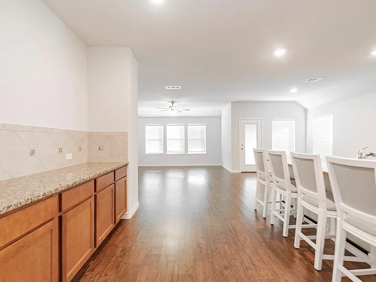 3137 Honeycomb Way — Photo 4