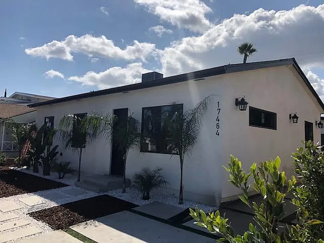 17464 Tiara St — Photo 2