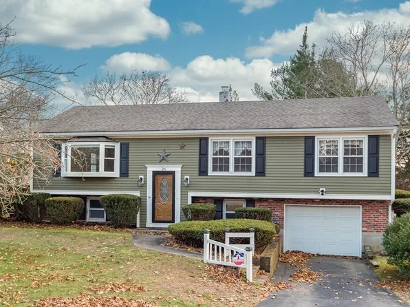 26 Carver Rd, Plymouth, MA 02360