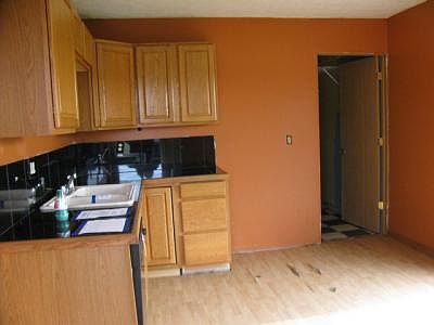 3rd image of 1895 Grandview Dr