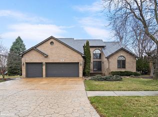 18191 Huron Dr, Macomb, MI 48042