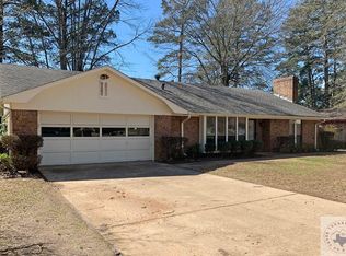 216 Edgewood Cir, Wake Village, TX 75501