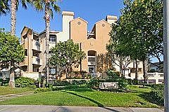 Live in the heart of HB!