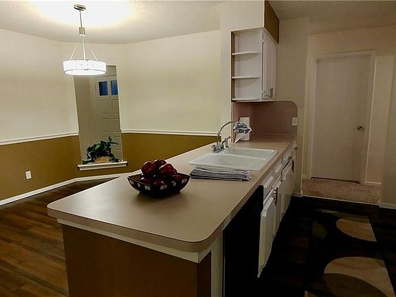 5th image of 1408 Vancouver Dr