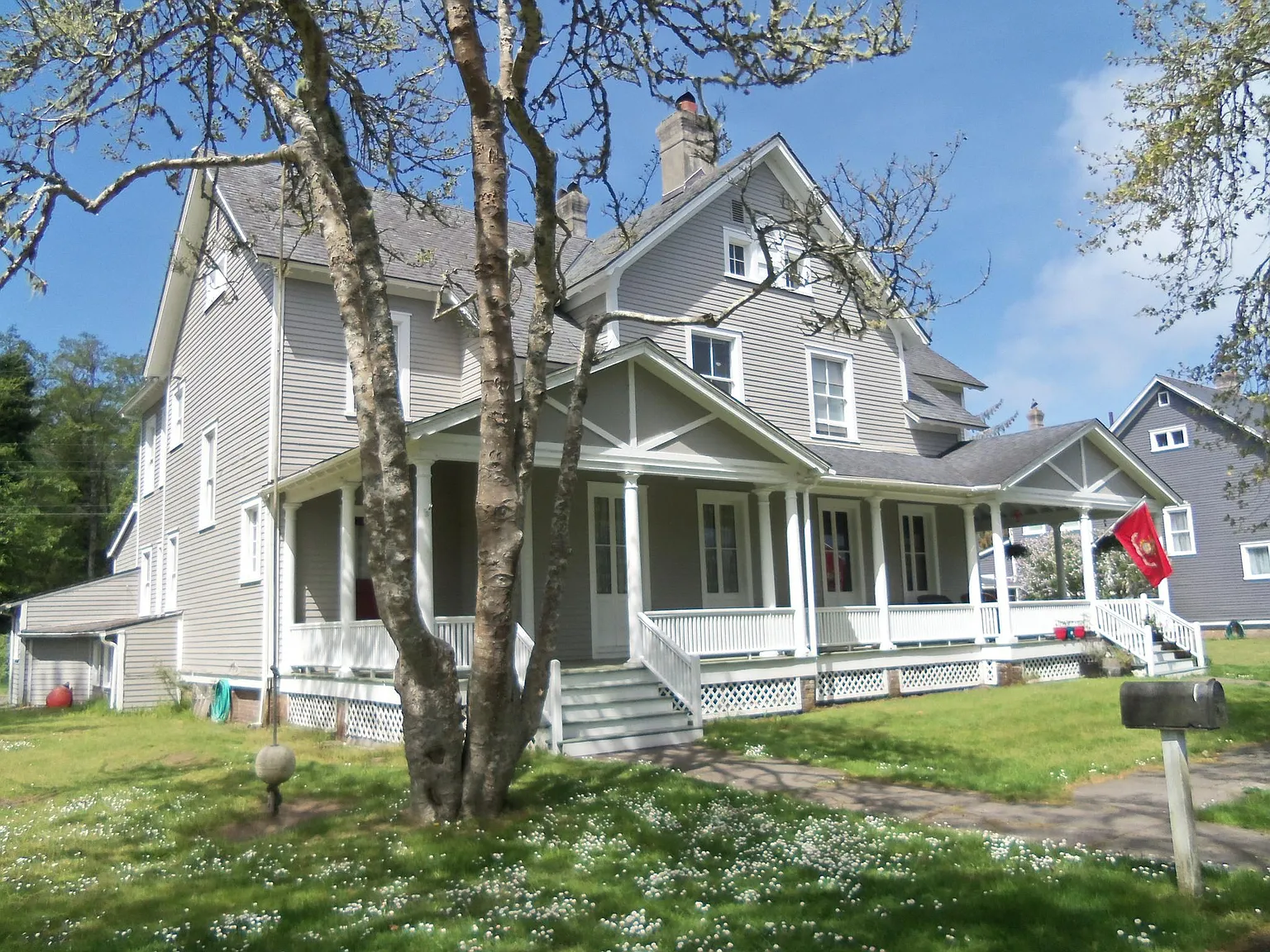 3 bed, 2400 sqft, $2,800 — Photo 2