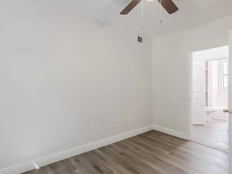 1119 S Mills Ave #A — Photo 18