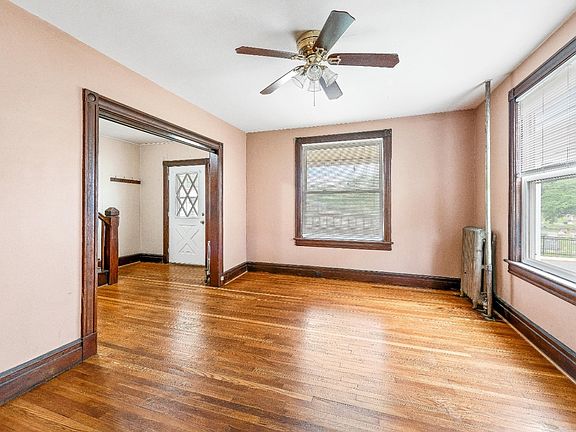 4th image of 49 Woodside Ave