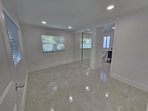 4th image of 4648 SW 24th Ave #2