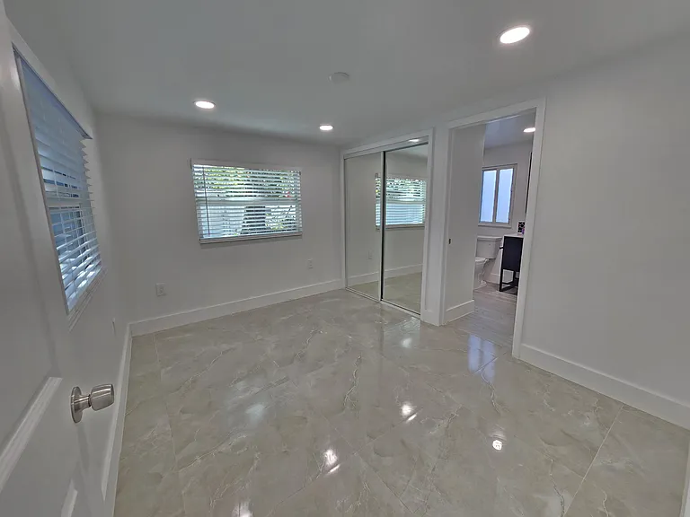 4648 SW 24th Ave #2 — Photo 4