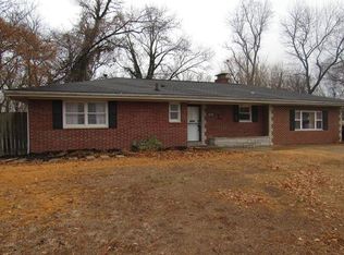 17 Flamingo Dr, Belleville, IL 62223