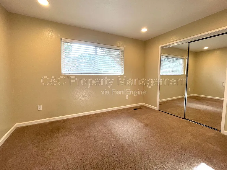 802 Sunset Dr #I — Photo 3