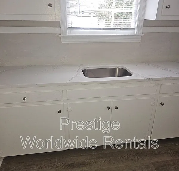 2338 Banks Ave — Photo 6
