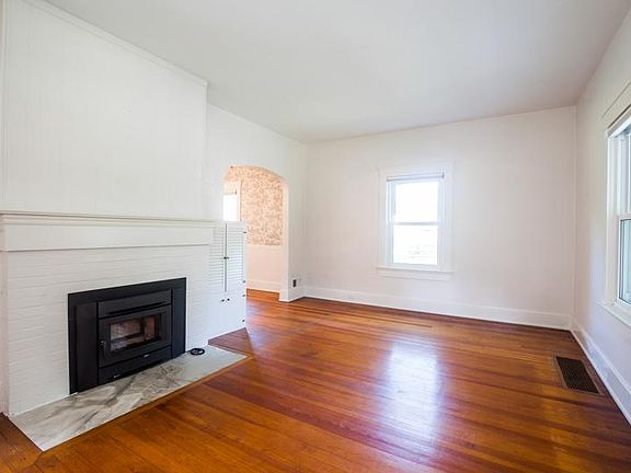 5th image of 812 Floral Ave