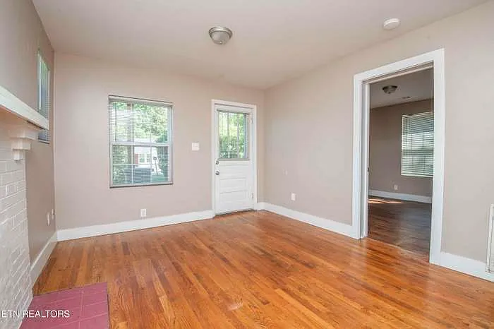 210 Dodson Ave — Photo 5