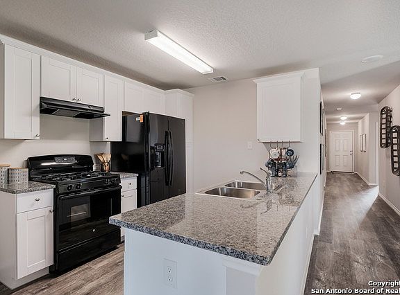 5th image of 13043 Rosemary Cove