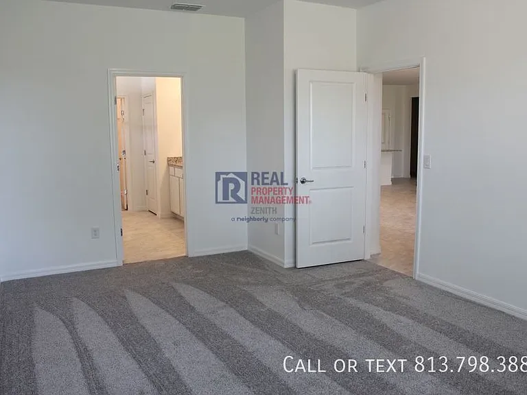 3911 N Maryland Ave — Photo 30