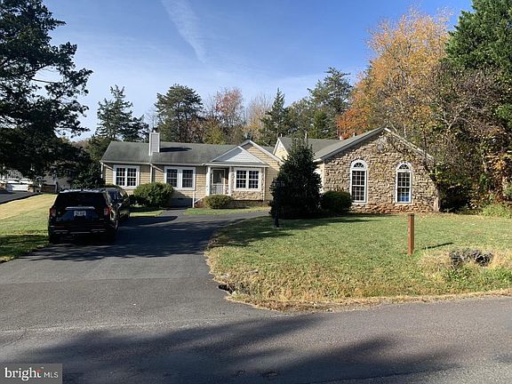 2nd image of 109 Fairfax Ln