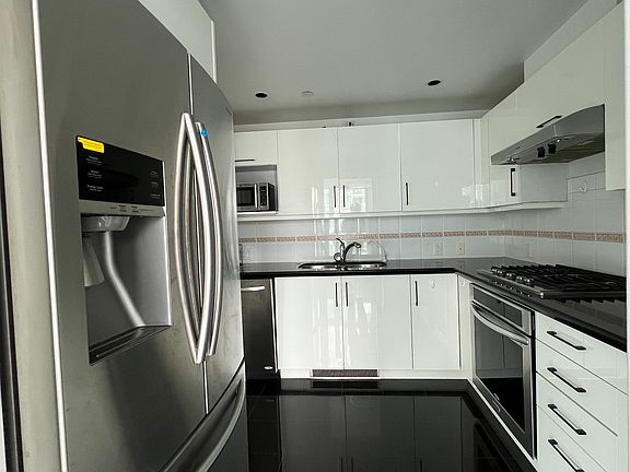 5th image of 535 Nicola St #22XX