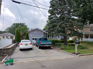 42 Aspen Rd, Kings Park, NY 11754