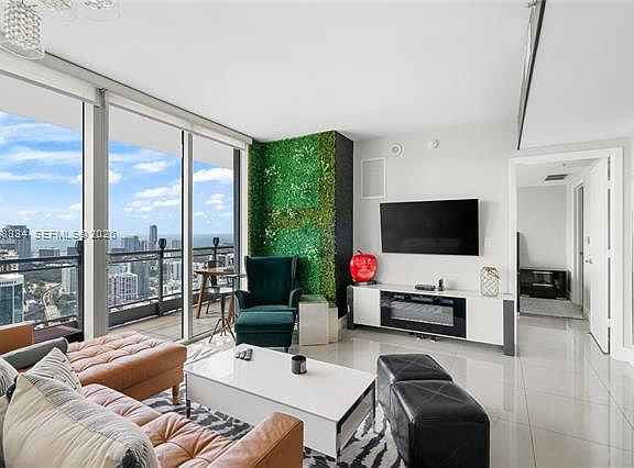 4th image of 92 SW 3rd St APT 4702