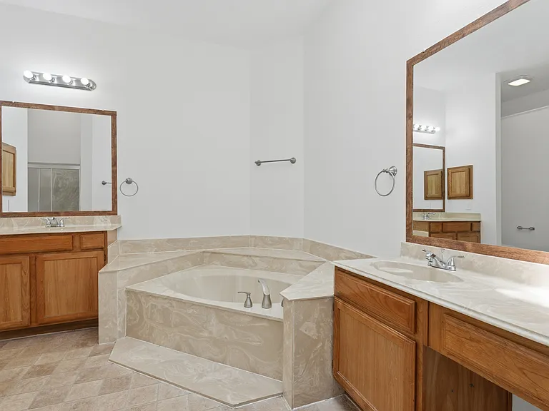 2201 Woodglen Dr — Photo 21