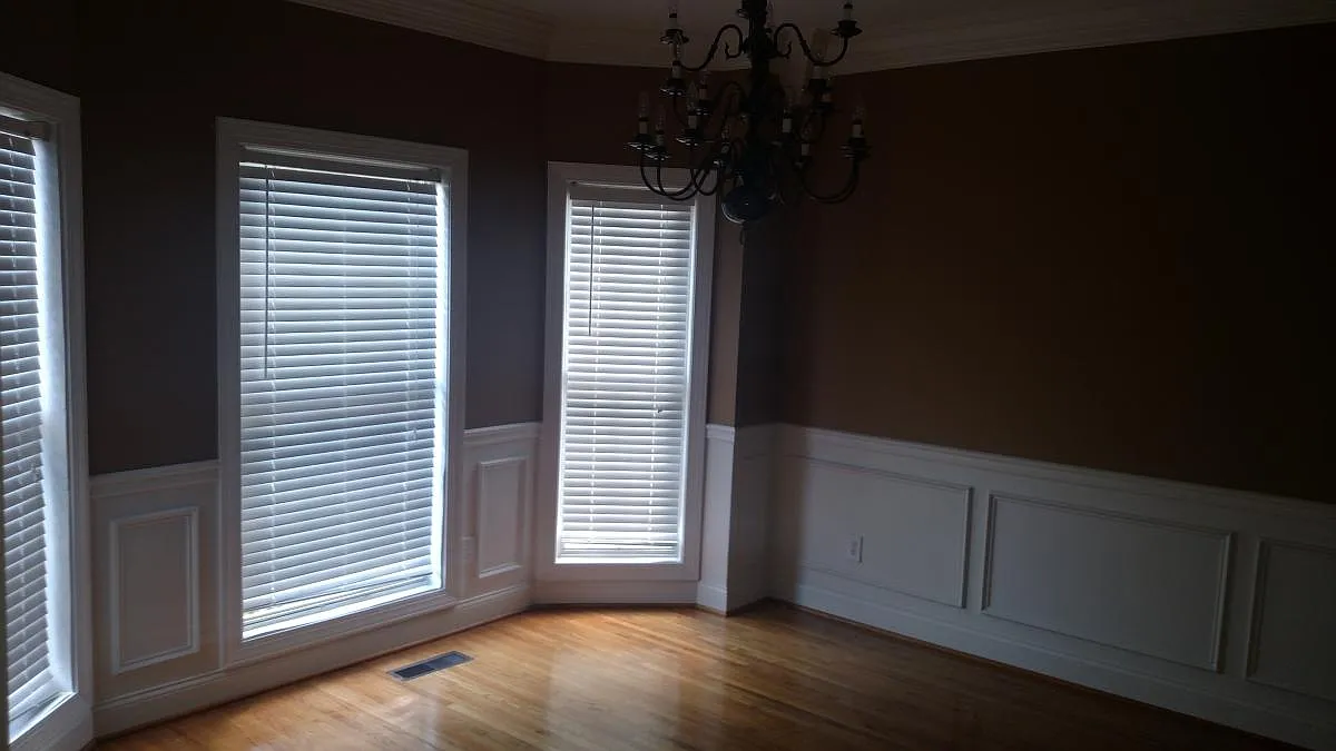 4 bed, 2.5 bath, 2400 sqft, $2,400 — Photo 2