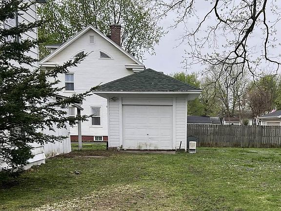 3rd image of 418 NW 2nd Ave