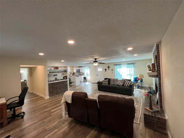 1203 Mountainside Dr, Granbury, TX 76048