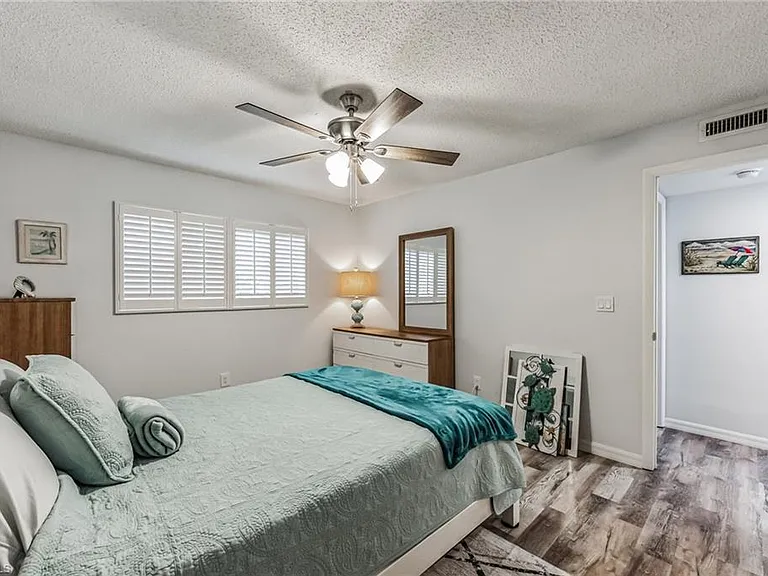 8081 S Woods Cir #10 — Photo 17