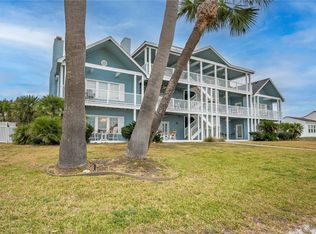 627 S Water St APT 101, Rockport, TX 78382