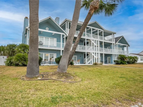 627 S Water St APT 101, Rockport, TX 78382