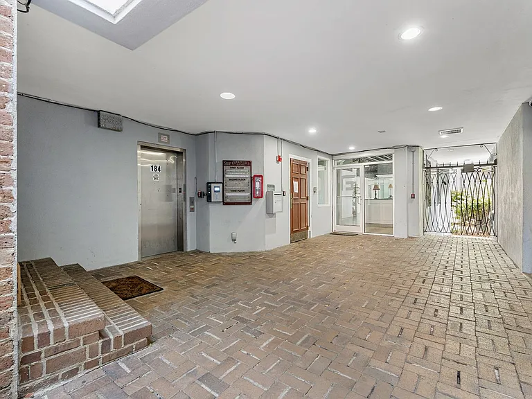 182 E Bay St #202 — Photo 28