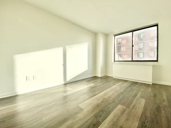 520 West 43rd Street image 4 of 24