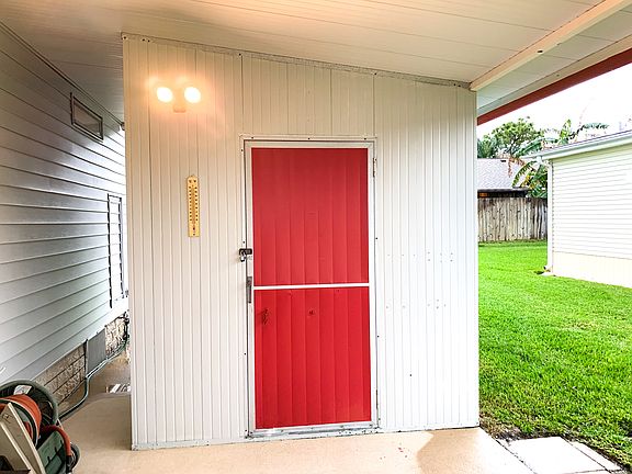 3rd image of 723 Rolling Hills Dr