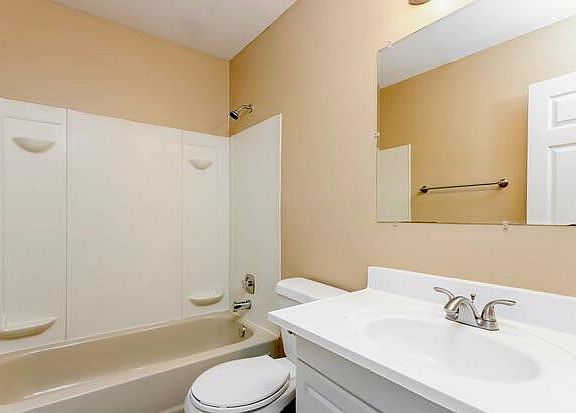 3rd image of 179 Birchleaf Dr