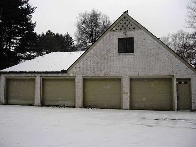2nd image of 2435 Underhill Rd
