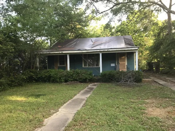 730 Oak Dr, Laurel, MS 39440